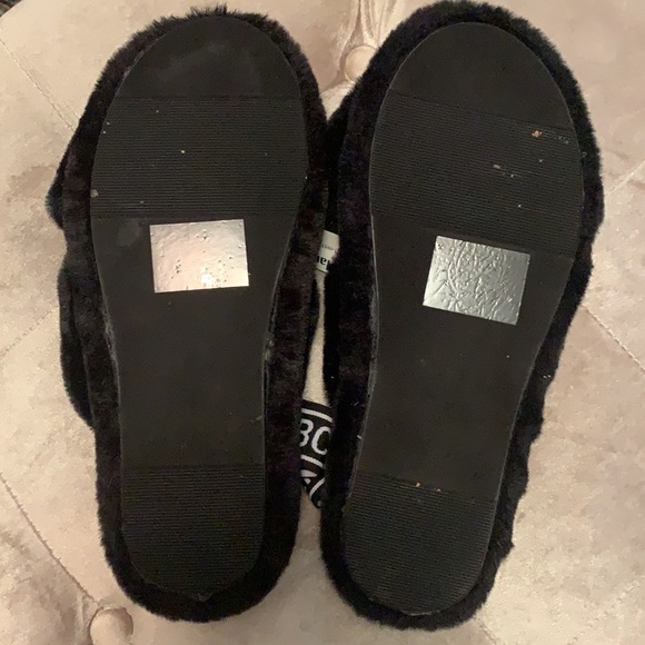 BCBG black furry slippers with elastic strap, new - Picture 6 of 7